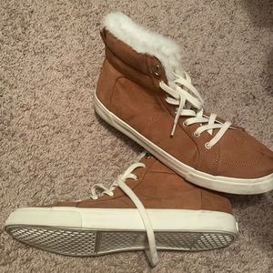 Fur trim sneakers